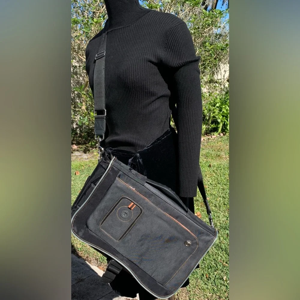 TARGUS Black Nylon Laptop Computer Messenger Briefcase Bag EUC